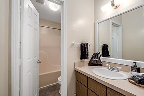 Stylish Sanctuary Near Emu: Ideal For Med Students 2 Bedroom Apts
