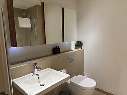 Executive Level Quartermile two Bedroom Apartment - Extremely Central