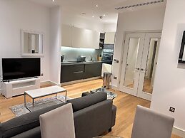 Apartment-sleeps3-hottub-patio