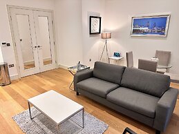 Apartment-sleeps3-hottub-patio