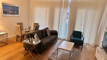 Apartment-sleeps3-hottub-patio