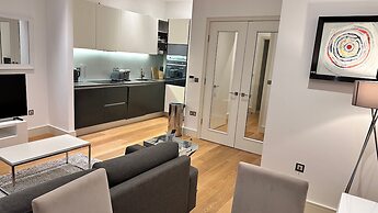 Apartment-sleeps3-hottub-patio