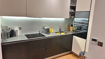 Apartment-sleeps3-hottub-patio