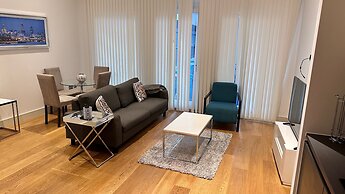 Apartment-sleeps3-hottub-patio