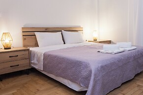Fresh Urban Apt with Balcony in Zografou