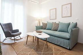Fresh Urban Apt with Balcony in Zografou