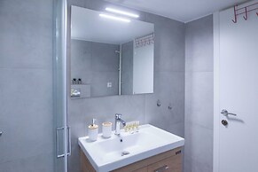 Fresh Urban Apt with Balcony in Zografou