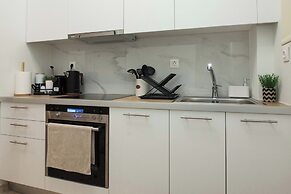 Fresh Urban Apt with Balcony in Zografou