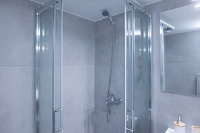 Fresh Urban Apt with Balcony in Zografou