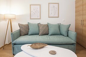Fresh Urban Apt with Balcony in Zografou