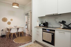 Fresh Urban Apt with Balcony in Zografou