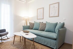 Fresh Urban Apt with Balcony in Zografou