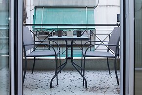 Fresh Urban Apt with Balcony in Zografou