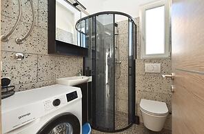 Bright Studio Apartment With Pool View