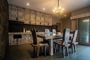 Luxury-Sang Villa-Central Sanur