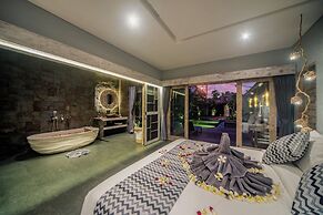 Luxury-Sang Villa-Central Sanur
