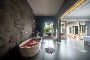 Luxury-Sang Villa-Central Sanur