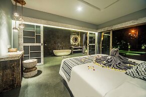 Luxury-Sang Villa-Central Sanur