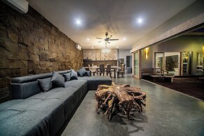 Luxury-Sang Villa-Central Sanur