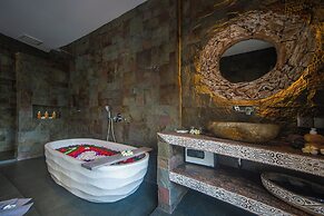 Luxury-Sang Villa-Central Sanur
