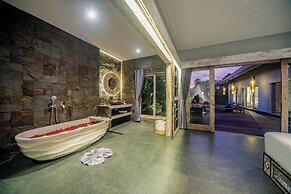 Luxury-Sang Villa-Central Sanur