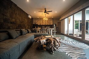 Luxury-Sang Villa-Central Sanur