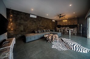 Luxury-Sang Villa-Central Sanur
