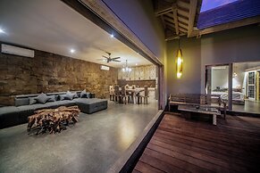 Luxury-Sang Villa-Central Sanur
