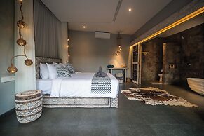 Luxury-Sang Villa-Central Sanur