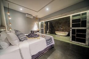 Luxury-Sang Villa-Central Sanur