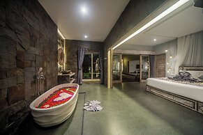 Luxury-Sang Villa-Central Sanur