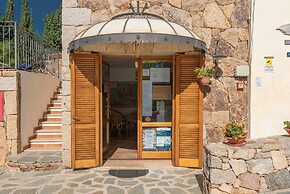 Crystal Pool Village In Tanaunella