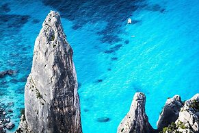 Crystal Pool Village In Tanaunella