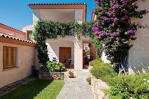 Crystal Pool Village In Tanaunella