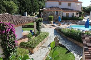 Crystal Pool Village In Tanaunella