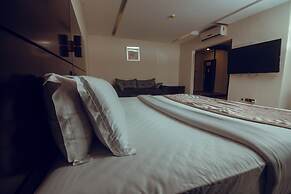 Noble House Hotel