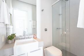 Cobertura com Piscina privativa e AC