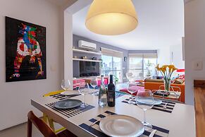 Cobertura com Piscina privativa e AC