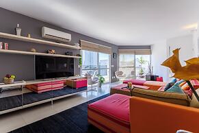 Cobertura com Piscina privativa e AC