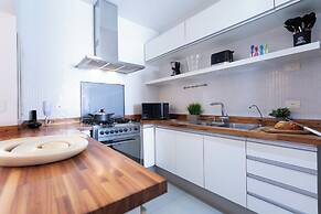 Cobertura com Piscina privativa e AC