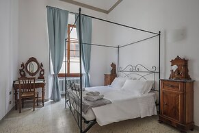 2 Bedroom Apartment in Florence's Heart