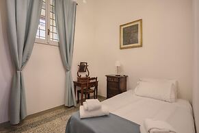 2 Bedroom Apartment in Florence's Heart