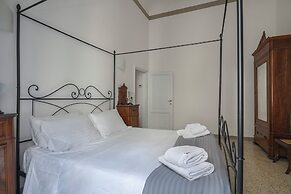 2 Bedroom Apartment in Florence's Heart