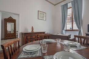 2 Bedroom Apartment in Florence's Heart