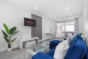 Staines House-3bed-sleeps7- Freep-close to Airport