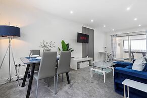 Staines House-3bed-sleeps7- Freep-close to Airport