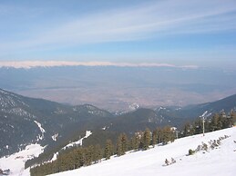 Opersite Morris Bar, Gondola 250m Away,