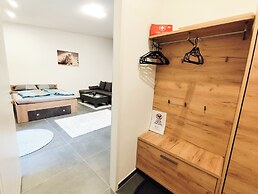 Cozy Apartment with Free Parking