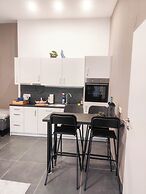 Cozy Apartment with Free Parking