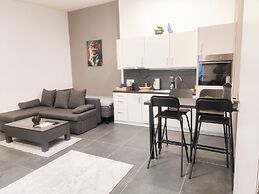 Cozy Apartment with Free Parking